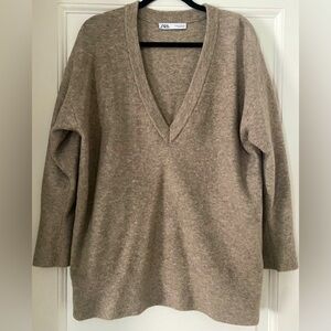 ZARA WOMENS OVERSIZED VNECK SWEATER